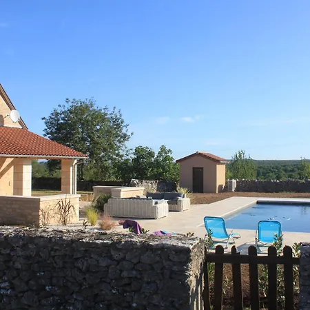 Chez Hélène Nyaraló *